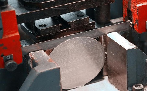 阳江造成带锯条牙齿碎裂或折断的几点原因！